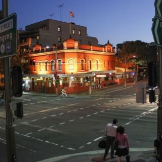 Glasgow Arms Hotel 👋⁠
⁠
This friendly pub has a lively atmosphere, with great accommodation for you to enjoy during your stay in Sydney. Recently renovated rooms with updated furnishings⁠
⁠
Ideal inner city location on Harris Street in Ultimo, opposite the iconic Powerhouse Museum! ⁠
⁠
∙Rooms with all with cable television⁠
∙Free Wi-Fi⁠
∙Air-conditioning⁠
∙Desk ⁠
∙Double glazed windows to ensure complete peace⁠
∙ Ensuite bathrooms⁠
⁠
👉 Book now > https://bit.ly/GlasgowArms⁠